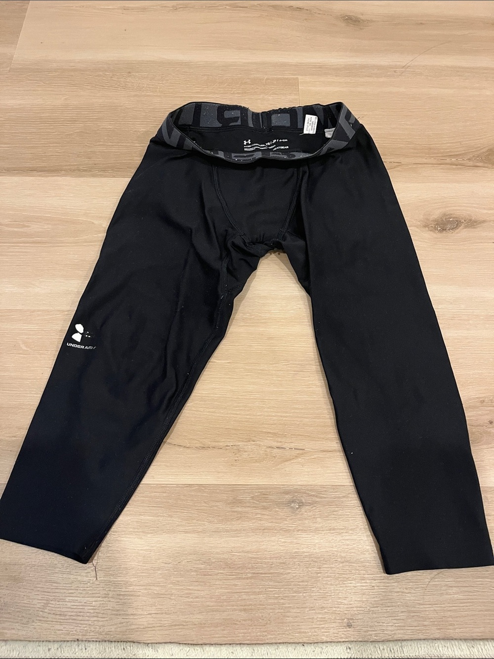 Under Armour Black Athletic Capri Fitted Heatgear tights Kids Small